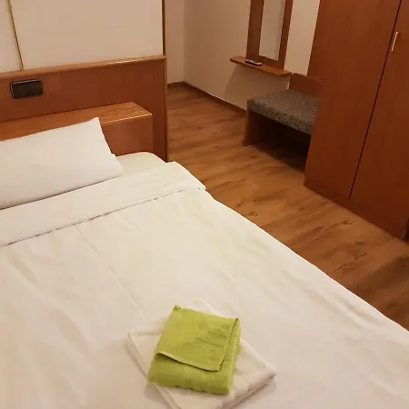 Lamm Hotel 2*